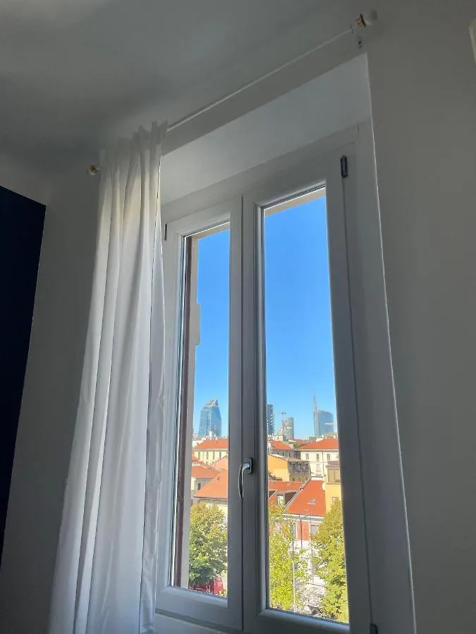 The Painting Apartment. A Central And Lovely Apartment In Milan Italie